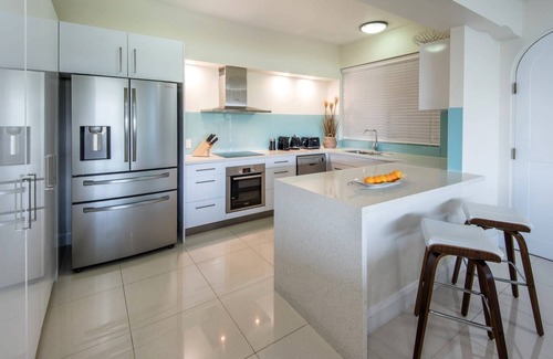 Hamilton Island Apartment | Bella Vista East 3 - 2 bedroom oceanview apartment with golf buggy