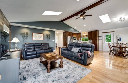 Franklin House | Bella Vista -HOT TUB! -A View Forever!