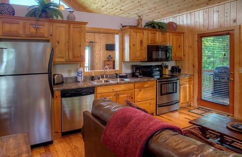 Cleveland Cabin | Bella Vista II- Luxury Couples Cabin with Phenomenal Mountain Views and Hot Tub