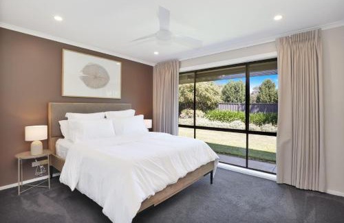 Mansfield House | Bella Vista - Mansfield - Sleeps 8