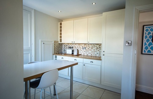 Criccieth Cottage | Bella Vista - sleeps 8 guests in 4 bedrooms