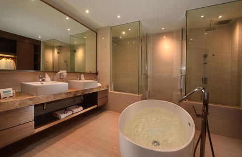 Kuah Hotel | Bella Vista Waterfront Resort