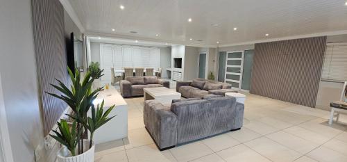 Yzerfontein House | Bella Vista Yzerfontein - No loadshedding - Home away from home