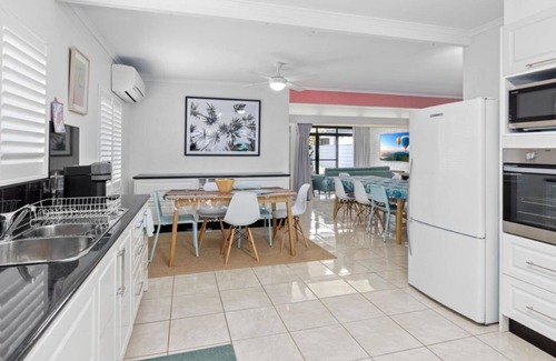Bellara House | Bellara Springs - walk to the water