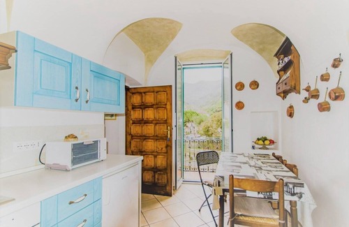 Dolceacqua Apartment | BELLAVISTA Love nest on one of the most beautiful ancient villages in Italy: DOLCEACQUA