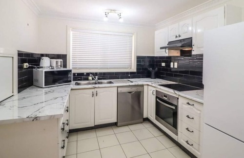 Buttaba House | Bellavista - outdoor dog friendly lake views