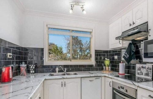 Buttaba House | Bellavista - outdoor dog friendly lake views