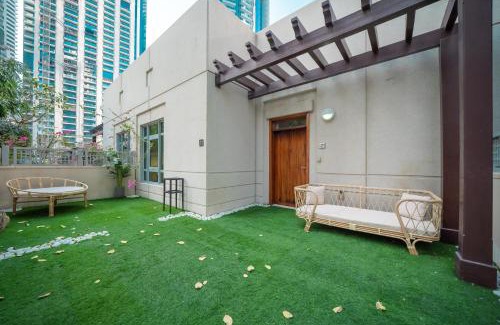 Downtown Dubai Villa | BellaVista - Villa Luxe Resort - 1BR - Burj Residences - Direct Access Dubai Fountain and Mall