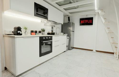 Tricolore Apartment | BELLAVITA LOFT Milano Center near Duomo,Central Station, Navigli