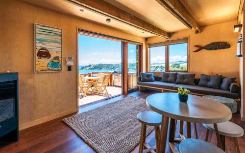 Waiheke Island House | Belle Cove Studio, Spectacular Sea Views - Be My Guest