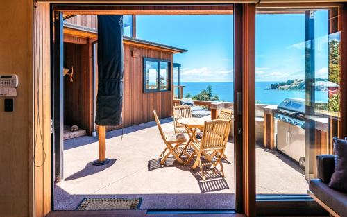 Waiheke Island House | Belle Cove Studio, Spectacular Sea Views - Be My Guest