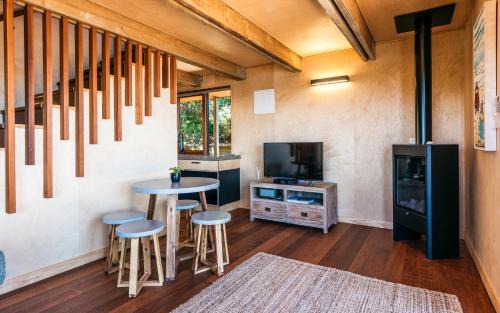 Waiheke Island House | Belle Cove Studio, Spectacular Sea Views - Be My Guest