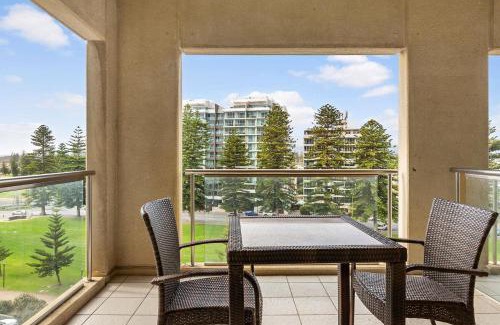 Glenelg Apartment | Belle Escapes - Glenelg Seaside Studio