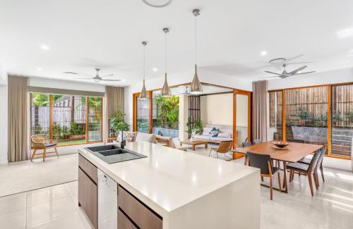 Palm Cove House | Belle Escapes Havenly Luxury Villa Palm Cove