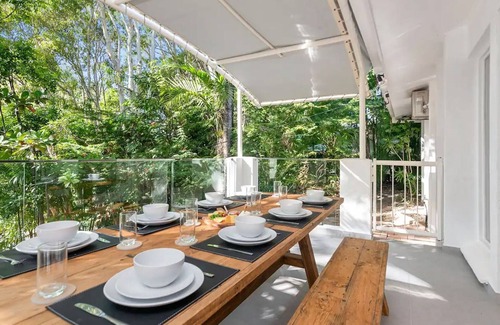 Palm Cove House | Belle Escapes Sandpipers Beach House