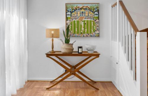 Glenelg North House | Belle Escapes - Seabreeze Townhouse
