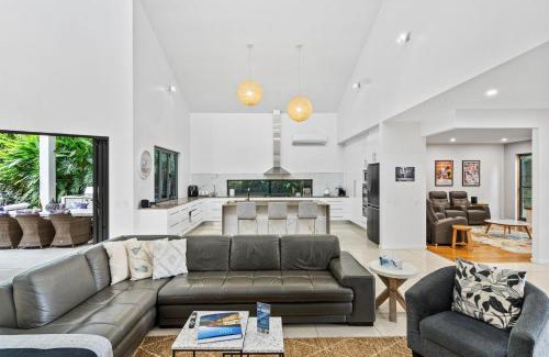 Palm Cove House | Belle Escapes Villa Aurelia