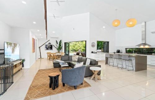 Palm Cove House | Belle Escapes Villa Aurelia