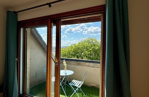 Cachan House | Belle et Grande Maison de 5 Chambres Avec Jardin et Terrasses- Paris Sud Cachan