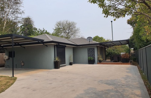 Bowral House | Belle in Bowral - walk to town