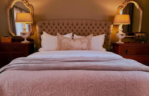 Wellington House | Belle Vallee Guestroom 1