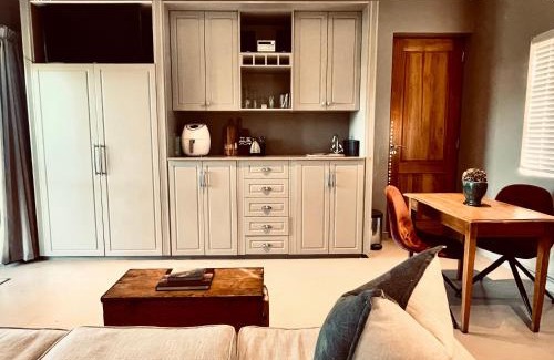 Wellington House | Belle Vallee Guestroom 1