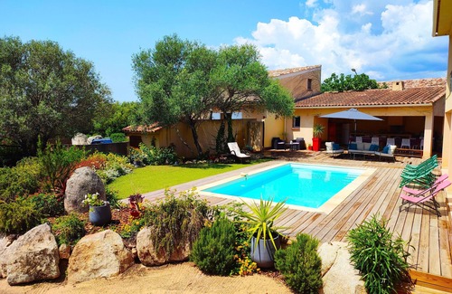 Pinarellu Villa | Belle Villa Avec Piscine, Jacuzzi, vue Panoramique et Borne de Recharge Tesla