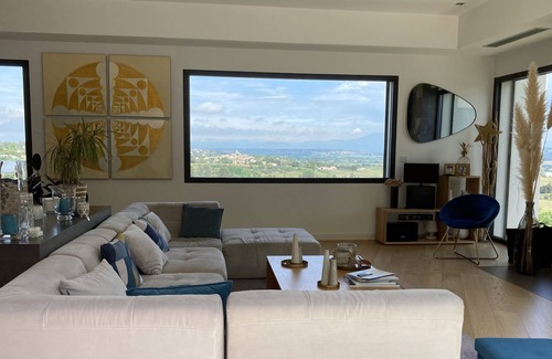 Rochefort-du-Gard Villa | Belle Villa Contemporaine de 280 m² Avec une vue Exceptionnelle