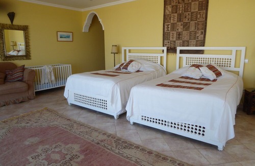 Tnine Aglou Villa | Belle Villa Face à L'océan Avec une Piscine Privée. 4 km South of Aglou