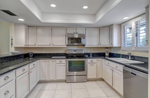 Sawgrass Condo | Belle Vue - Modern condo near beach w/golf views