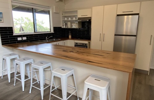 Smiths Beach House | Belle Vue on Beachcomber- less than 50m to the beach-2 minute walk to the beach