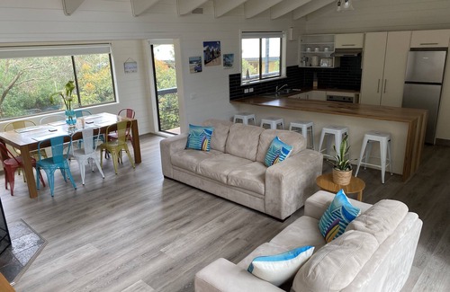 Smiths Beach House | Belle Vue on Beachcomber- less than 50m to the beach-2 minute walk to the beach