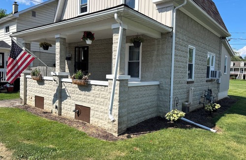 Bellefonte House | Bellefonte Creek Cottage, a charming, modern single-family home