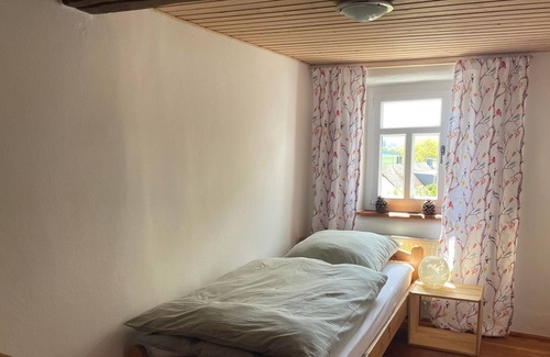 Bell House | Beller Gehaichnis - holiday home, shower and bath, toilet, 3 bedrooms