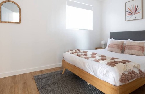 Trevallyn House | Belleview Studio - spacious 1 bed stay