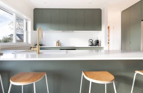 Trevallyn House | Belleview - stylish family/group retreat + studio