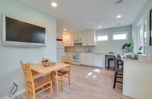 East Lake Hills Apartment | Bellevue Abode: Balcony, 13 Mi to Downtown Seattle
