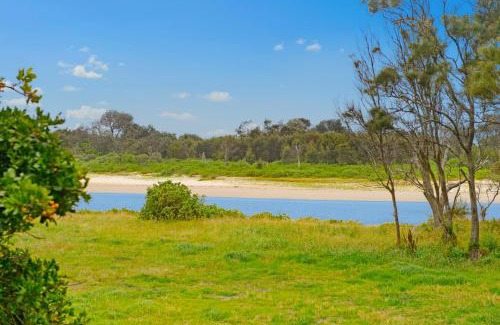 Crescent Head House | Bellhaven 2, 17 Willow Street