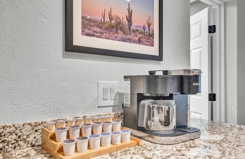 New Papago Parkway House | Bellissima! Brava! Game Room Hot Pool, Putt-Putt