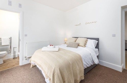 Lincoln Apartment | Bello By The River