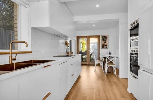 Merimbula Villa | Bellvilla - Kingfisher 5 Bd Suite