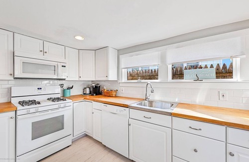 Wall House | BELMAR - Relax in a House 1 Block off the Beach!