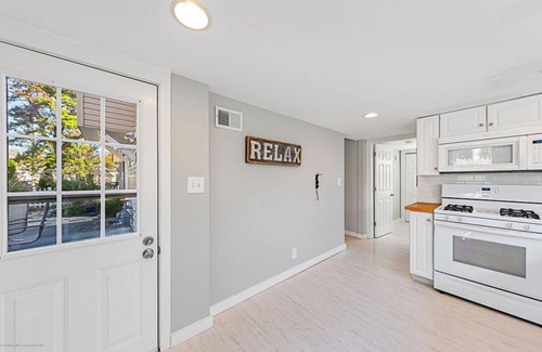 Wall House | BELMAR - Relax in a House 1 Block off the Beach!