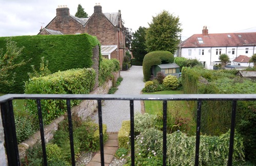 Dumfries Cottage | Belmont Cottage - a cottage that sleeps 3 guests in 2 bedrooms