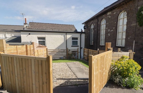 Gilwern Apartment | BELMONT HOUSE, pet friendly, with a garden in Gilwern