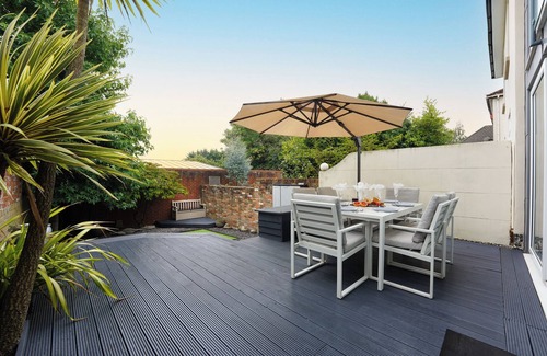 Portswood House | Belmont Retreat by Grandeur Property