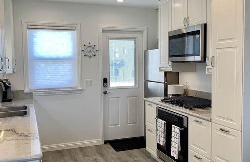 Belmont Shore House | Belmont Shore Beach Stays for 31+ nights gets 18% discount off of Published Rate