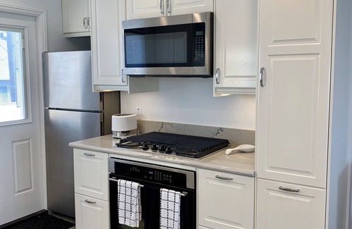 Belmont Shore House | Belmont Shore Beach Stays for 31+ nights gets 18% discount off of Published Rate