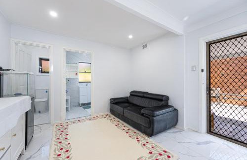 Belmore House | Belmore Brand new renovated 3Br house AC & Parking
