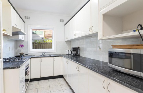 Belmore House | Belmore Brand new renovated 3Br house AC & Parking
